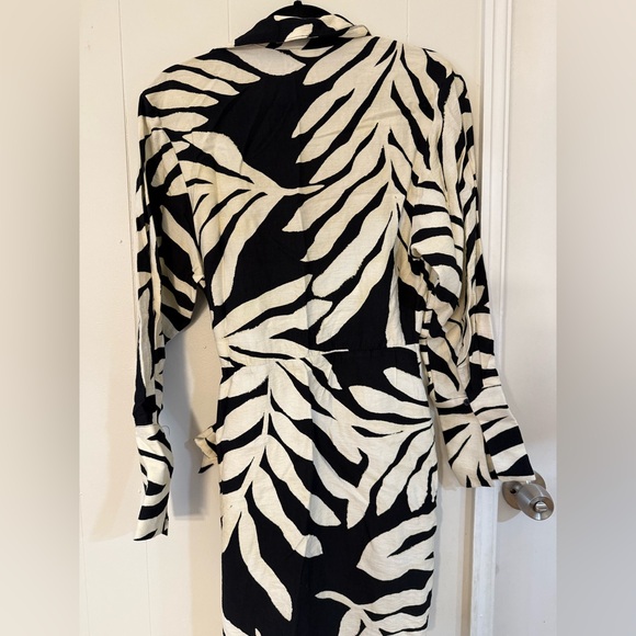 H&M Tie Detail Mini Dress - Picture 4 of 6